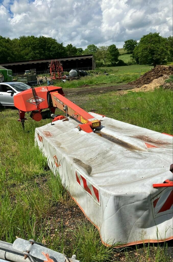 Mähwerk tip Kuhn FAUCHEUSE KUHN GMD 3511FF 1000, Gebrauchtmaschine in AUTUN (Poză 2)