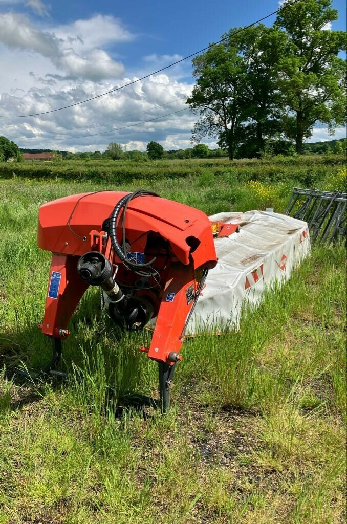 Mähwerk tip Kuhn FAUCHEUSE KUHN GMD 3511FF 1000, Gebrauchtmaschine in AUTUN (Poză 3)
