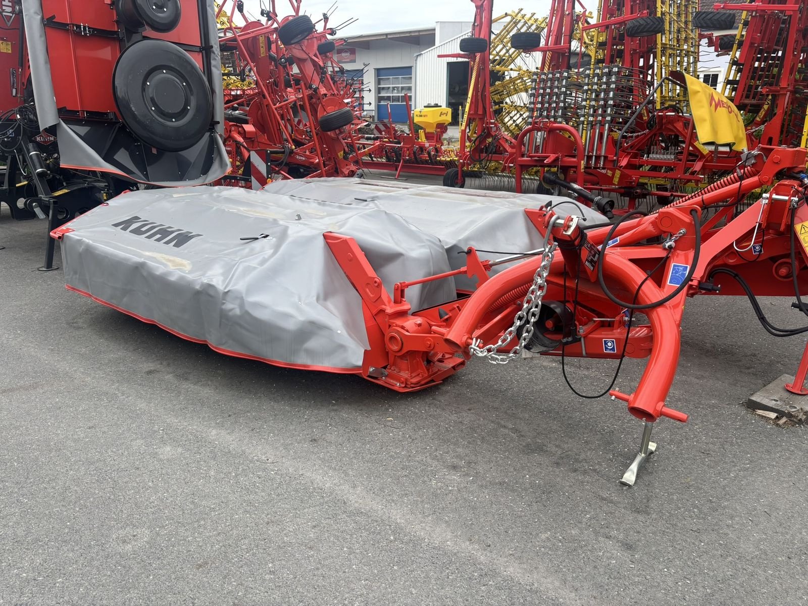 Mähwerk of the type Kuhn GMD 24, Neumaschine in Göpfritz (Picture 1)