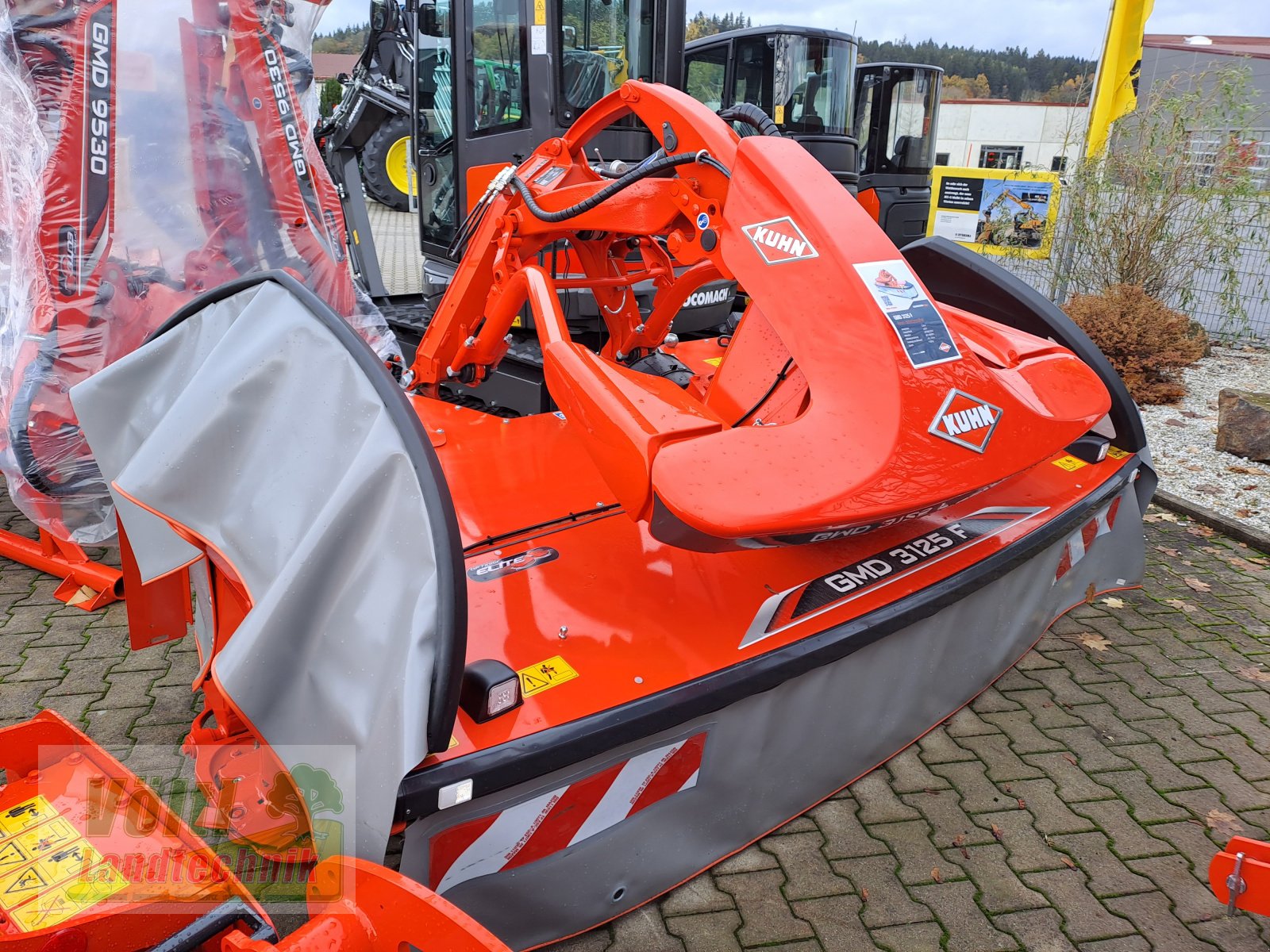 Mähwerk of the type Kuhn GMD 3125 F-FF, Neumaschine in Hutthurm bei Passau (Picture 1)