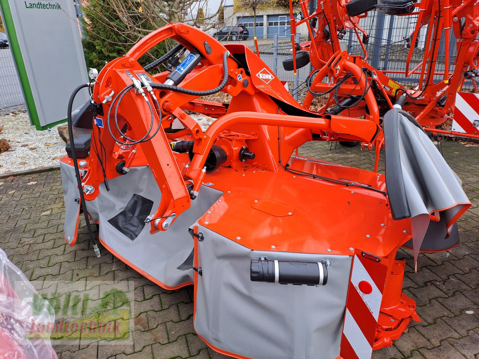 Mähwerk of the type Kuhn GMD 3125 F-FF, Neumaschine in Hutthurm bei Passau (Picture 3)