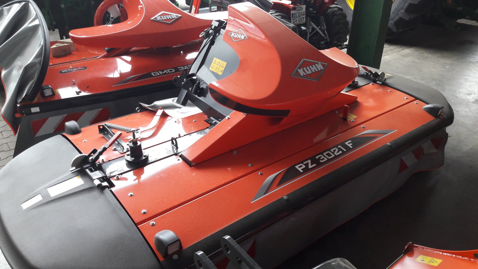 Mähwerk of the type Kuhn PZ 3021 F, Neumaschine in Aislingen (Picture 1)