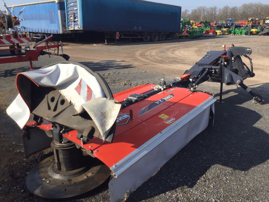 Mähwerk типа Kuhn PZ 320, Gebrauchtmaschine в azerailles (Фотография 3)