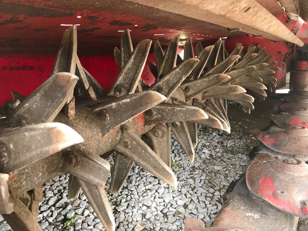 Mähwerk of the type Lely 320mc, Gebrauchtmaschine in MORLHON LE HAUT (Picture 8)