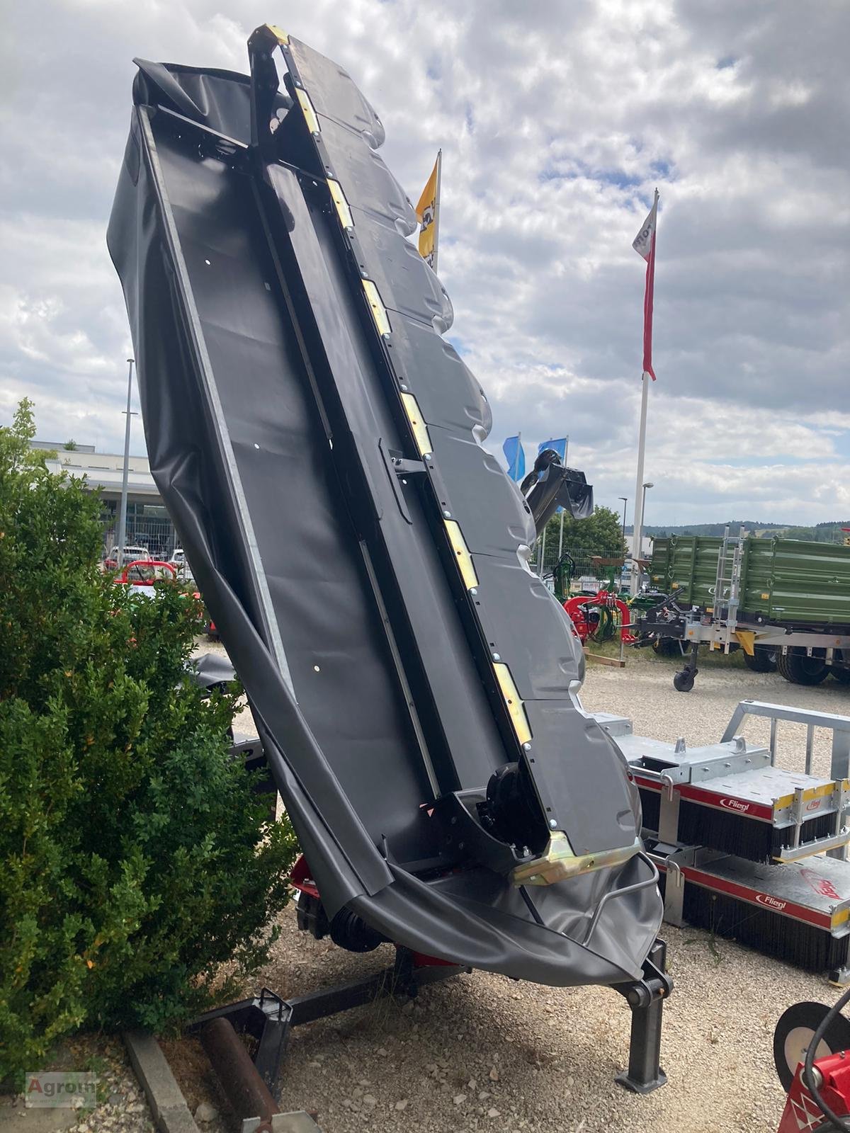 Mähwerk of the type Massey Ferguson DM 367 TL-V, Neumaschine in Münsingen (Picture 2)