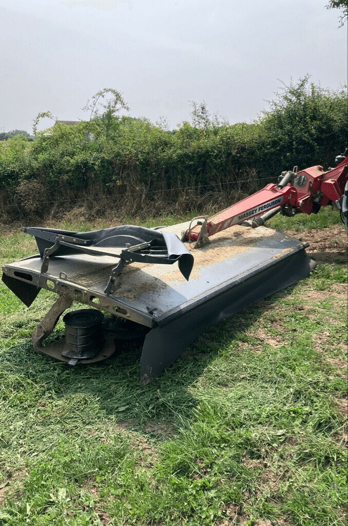 Mähwerk du type Massey Ferguson FAUCHEUSE MF DM 367 TL-V, Gebrauchtmaschine en AUTUN (Photo 3)