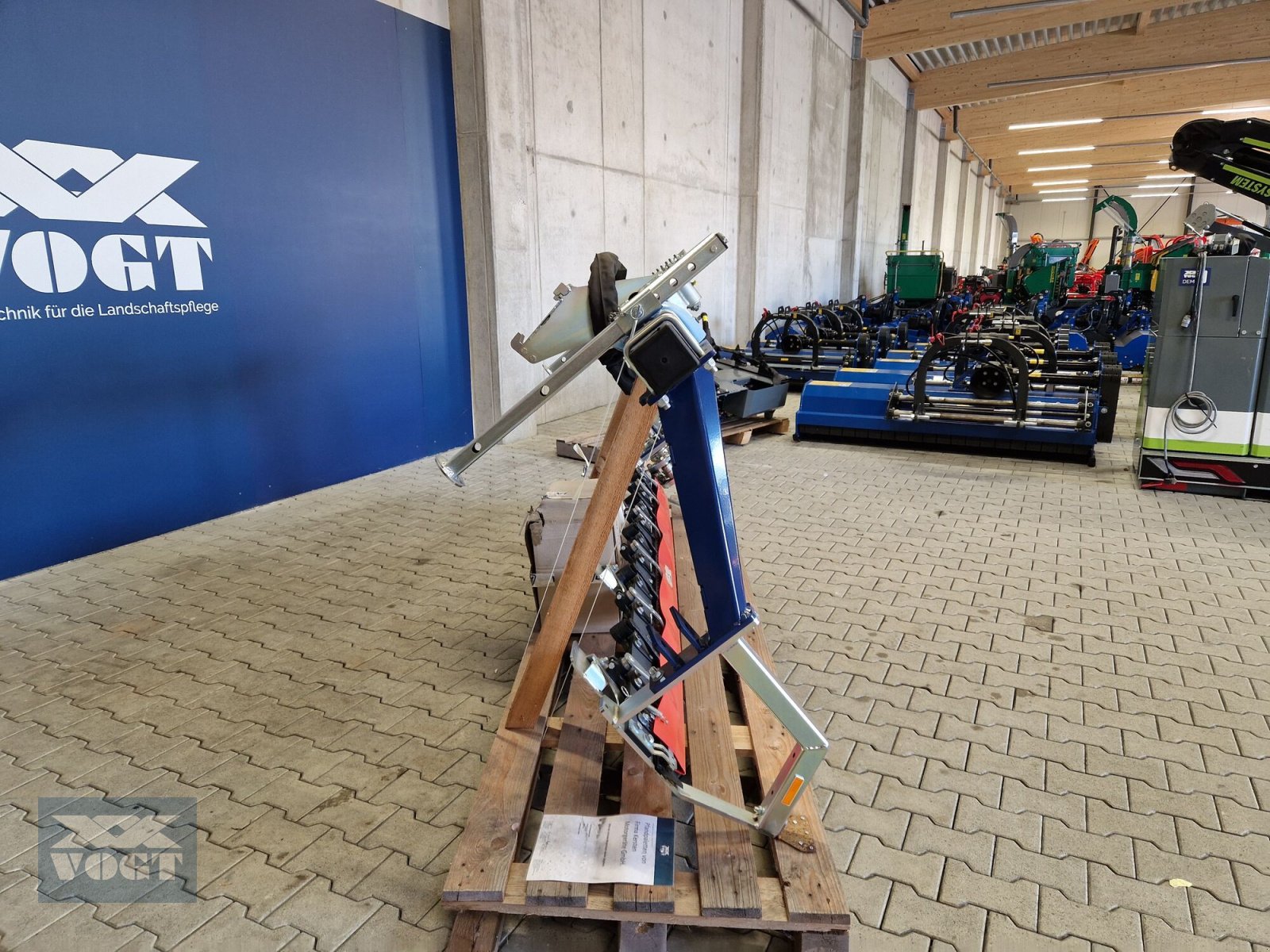 Mähwerk of the type MDB DM 235X Doppelmesser-Mähwerk für Mähraupe /Mulchraupe /Funkraupe-Lagergerät-, Neumaschine in Schmallenberg (Picture 3)