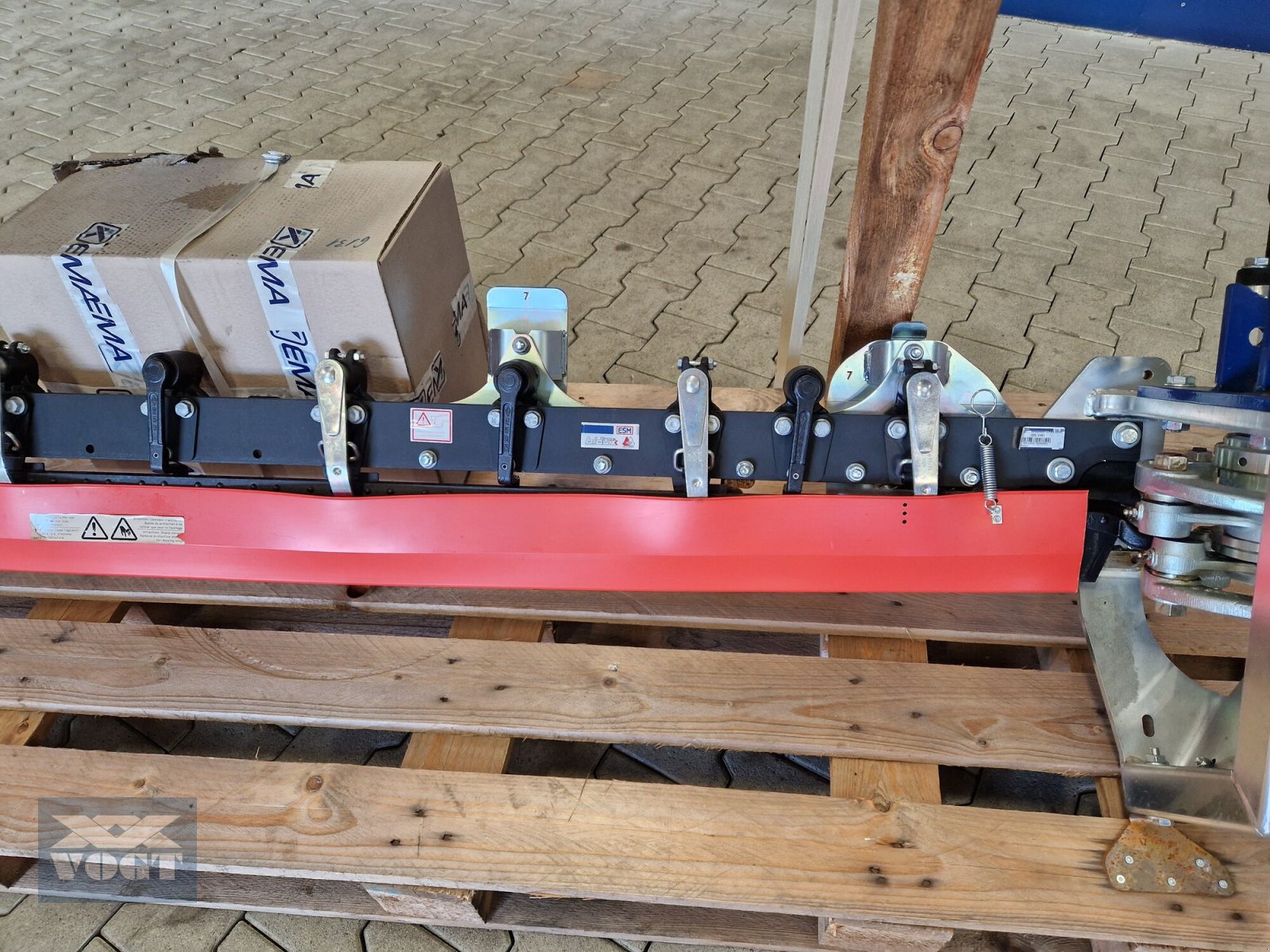 Mähwerk of the type MDB DM 235X Doppelmesser-Mähwerk für Mähraupe /Mulchraupe /Funkraupe-Lagergerät-, Neumaschine in Schmallenberg (Picture 9)