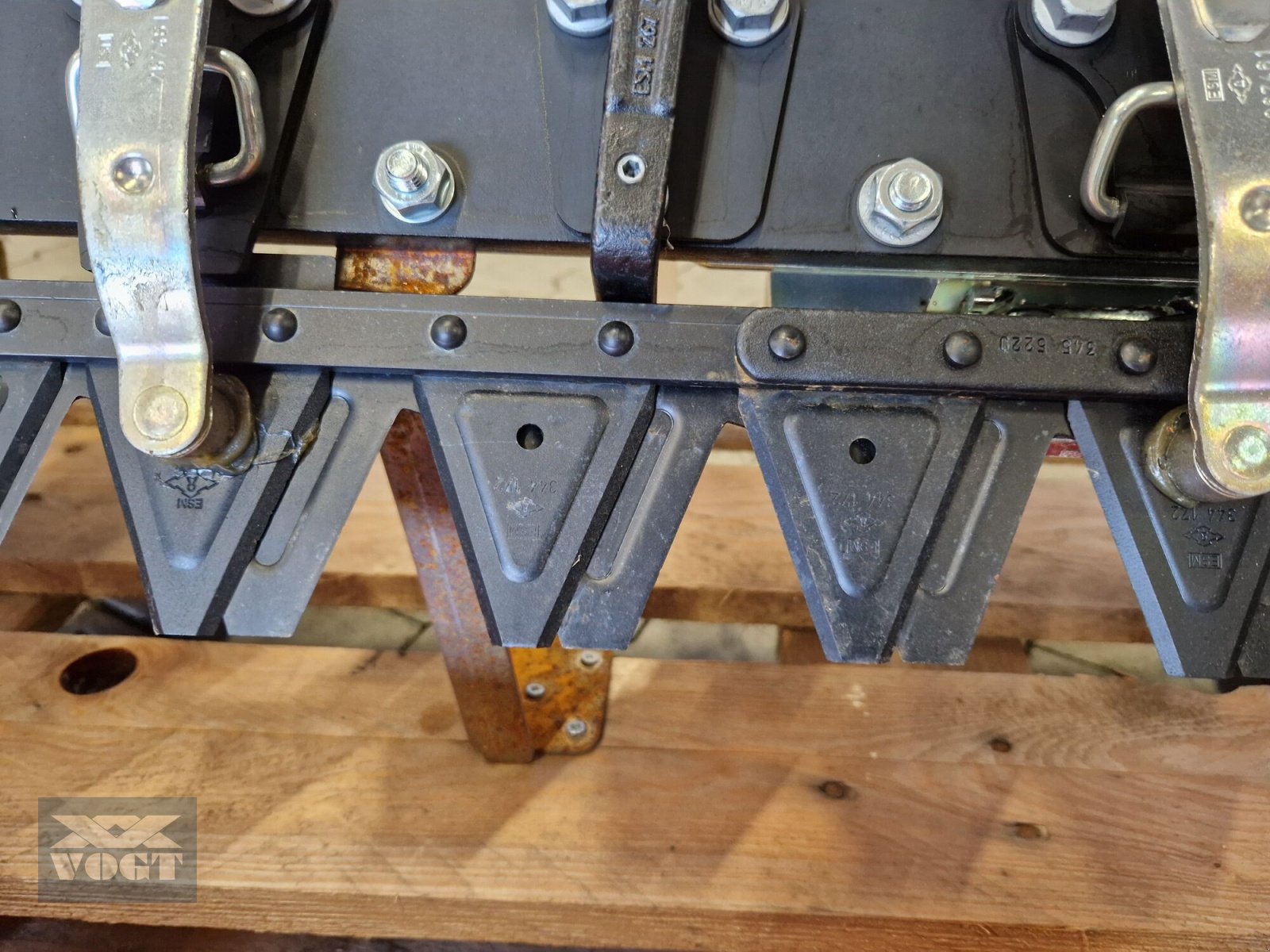 Mähwerk of the type MDB DM 235X Doppelmesser-Mähwerk für Mähraupe /Mulchraupe /Funkraupe-Lagergerät-, Neumaschine in Schmallenberg (Picture 10)