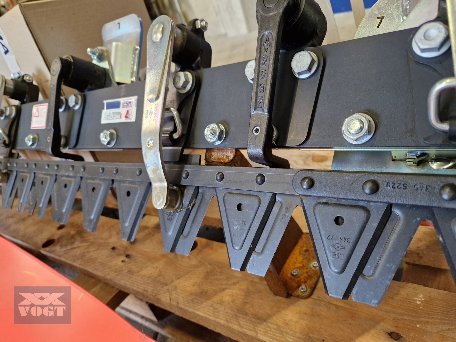 Mähwerk of the type MDB DM 235X Doppelmesser-Mähwerk für Mähraupe /Mulchraupe /Funkraupe-Lagergerät-, Neumaschine in Schmallenberg (Picture 11)