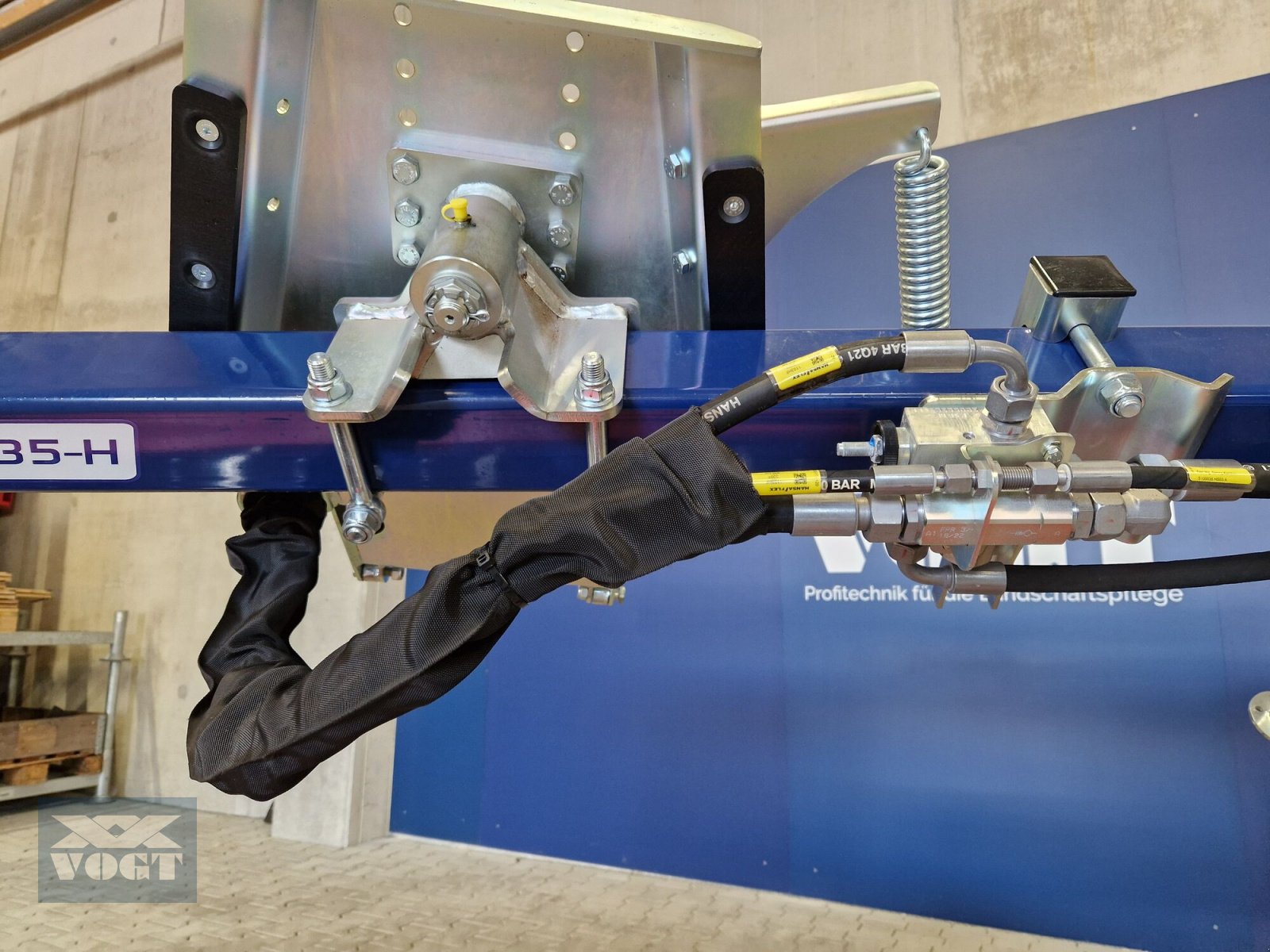 Mähwerk of the type MDB DM 235X Doppelmesser-Mähwerk für Mähraupe /Mulchraupe /Funkraupe-Lagergerät-, Neumaschine in Schmallenberg (Picture 12)