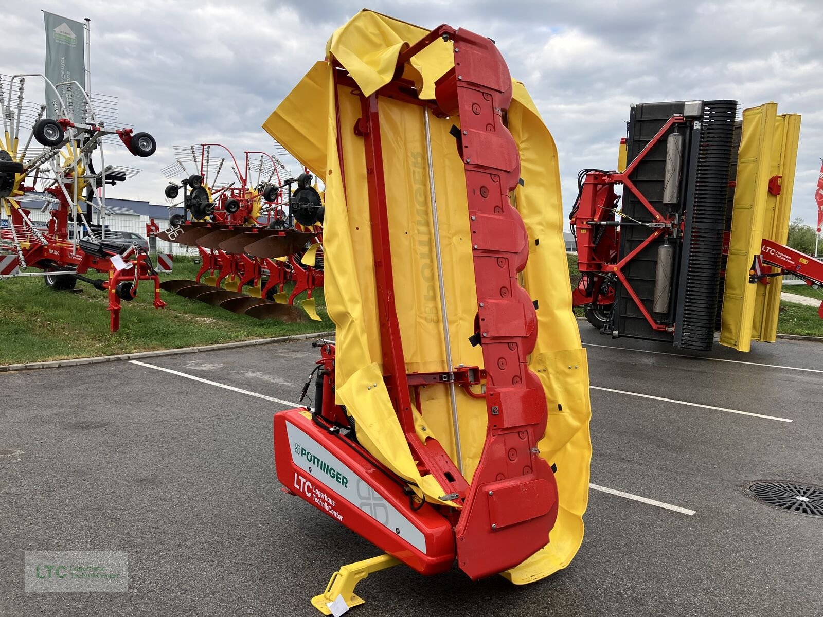 Mähwerk des Typs Pöttinger Nova Disc 262, Neumaschine in Redlham (Bild 3)