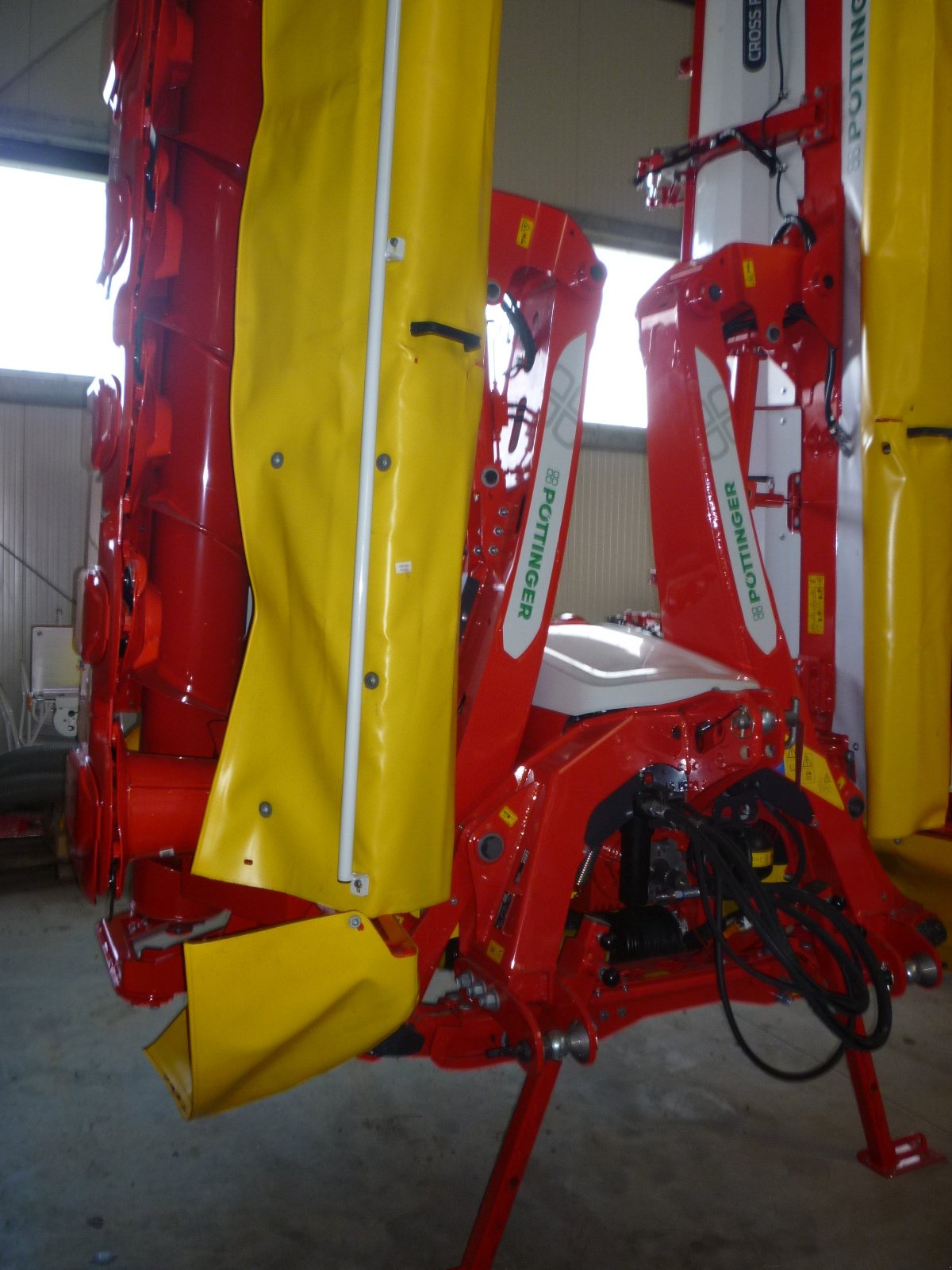 Mähwerk of the type Pöttinger Novacat V10000 CF, Neumaschine in Donaueschingen (Picture 2)