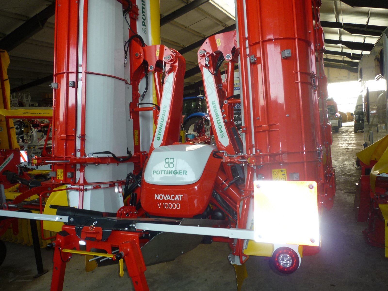 Mähwerk of the type Pöttinger Novacat V10000 CF, Neumaschine in Donaueschingen (Picture 3)