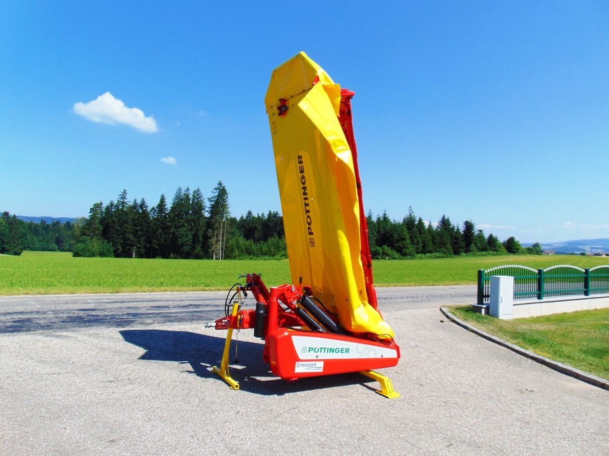 Mähwerk des Typs Pöttinger NovaDisc 302, Neumaschine in Neukirchen am Walde  (Bild 1)