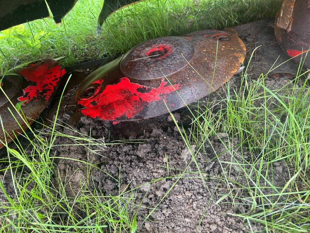 Mähwerk от тип Pöttinger Novadisc 400, Gebrauchtmaschine в Barsinghausen OT Groß Munzel (Снимка 5)