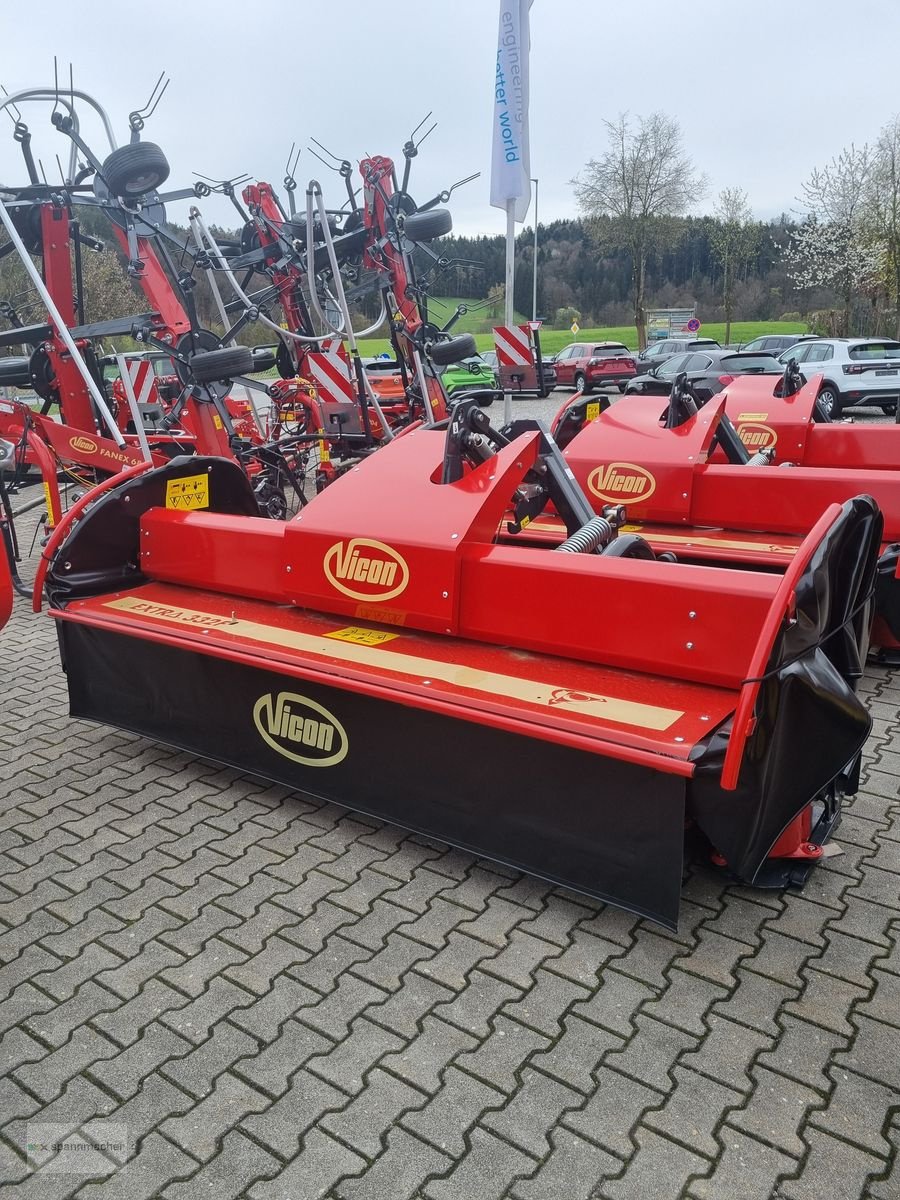 Mähwerk of the type Vicon Extra 332 F, Neumaschine in Auerbach (Picture 1)