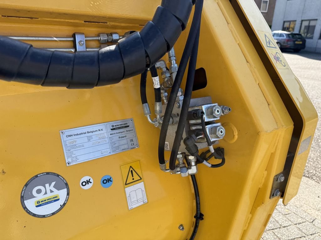 Maisgebiss typu New Holland 380FP Gras Pickup, Gebrauchtmaschine v BOEKEL (Obrázek 11)