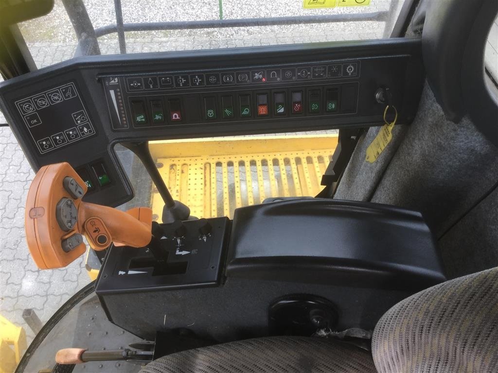 Maisgebiß des Typs New Holland FX 38 Velholdt inkl majsbord og pickup, Gebrauchtmaschine in Kongerslev (Bild 6)