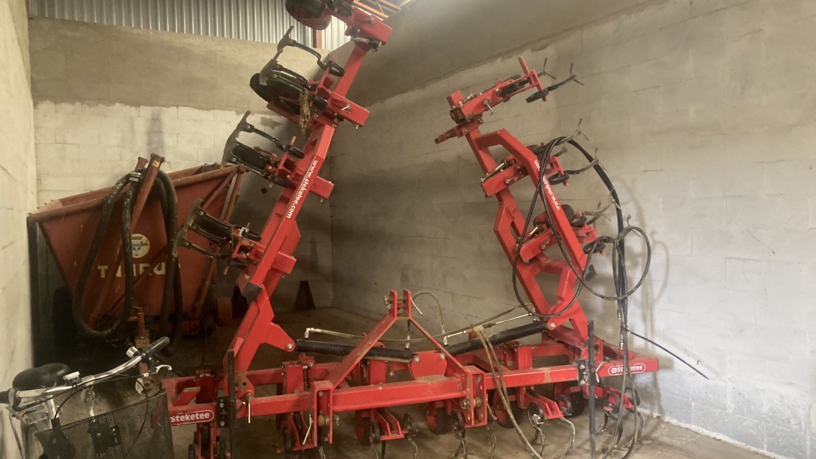 Maishackgerät tipa Steketee 12 rækket. Der medføger plader til små afgrøder., Gebrauchtmaschine u øster ulslev (Slika 1)