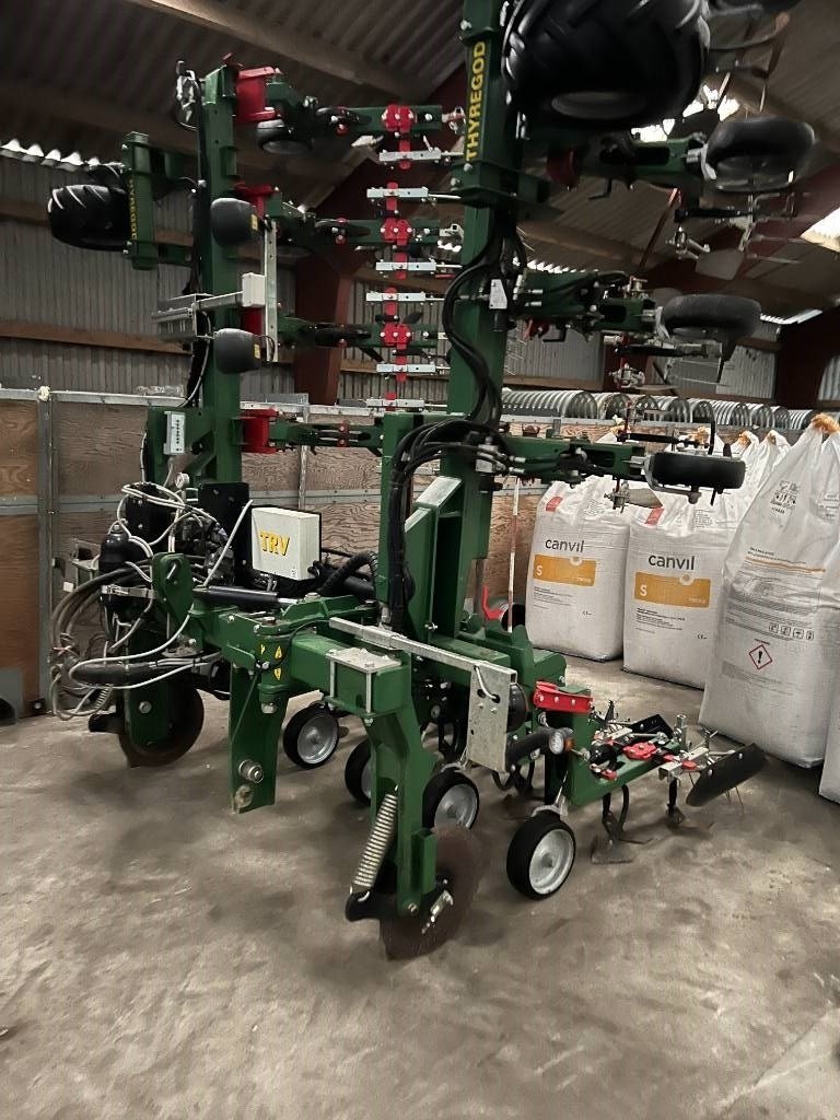 Maishackgerät tipa Thyregod TRV 12 rækket, Gebrauchtmaschine u Mern (Slika 1)