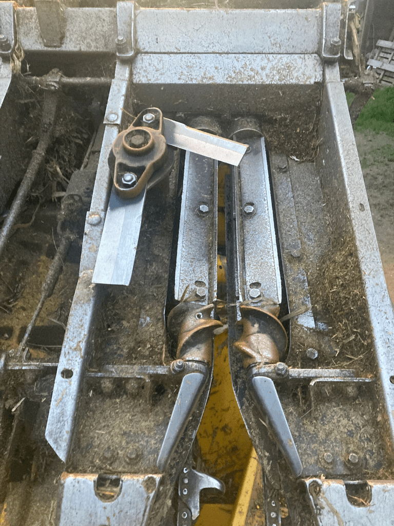 Maispflückvorsatz типа New Holland 8 RANGS, Gebrauchtmaschine в CONDE SUR VIRE (Фотография 2)