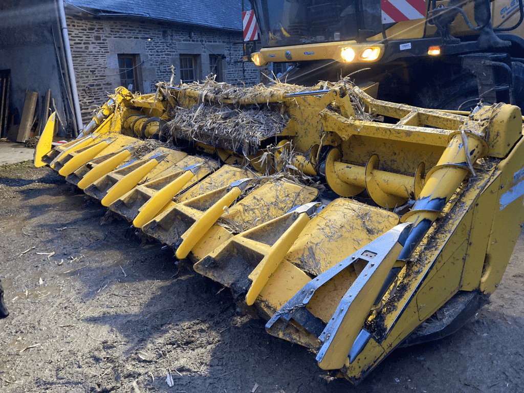 Maispflückvorsatz типа New Holland 8 RANGS, Gebrauchtmaschine в CONDE SUR VIRE (Фотография 4)