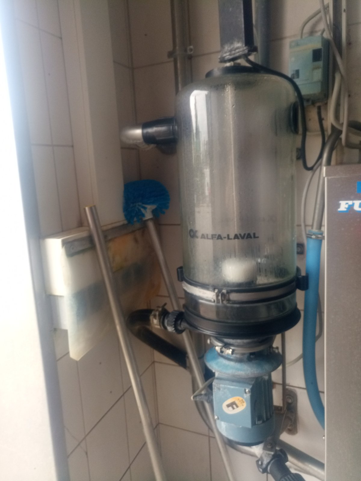 Melkanlage des Typs Alfa Laval Absauganlage, Gebrauchtmaschine in Traunstein (Bild 1)