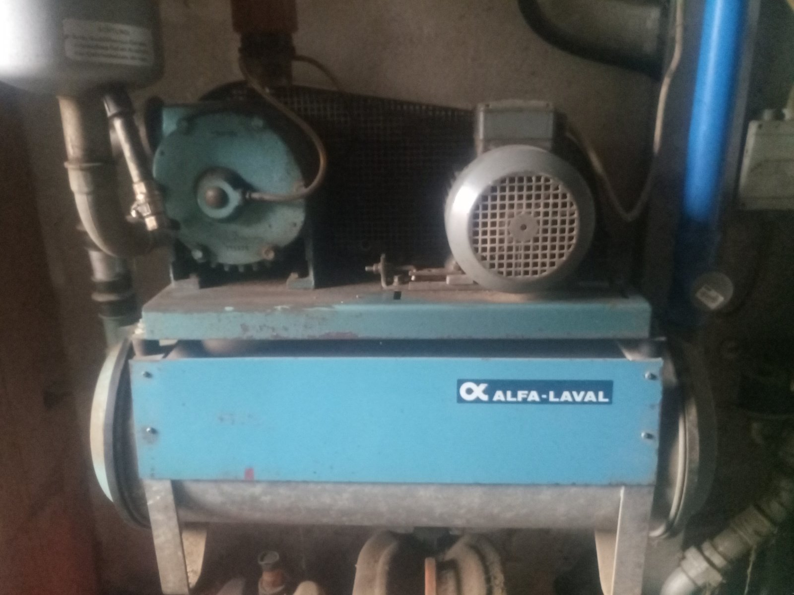 Melkanlage des Typs Alfa Laval Absauganlage, Gebrauchtmaschine in Traunstein (Bild 3)