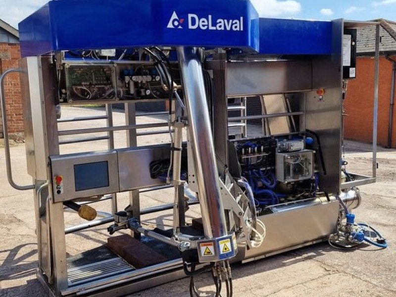 Melkanlage of the type DeLaval VMS Classique, Gebrauchtmaschine in MORHANGE (Picture 1)