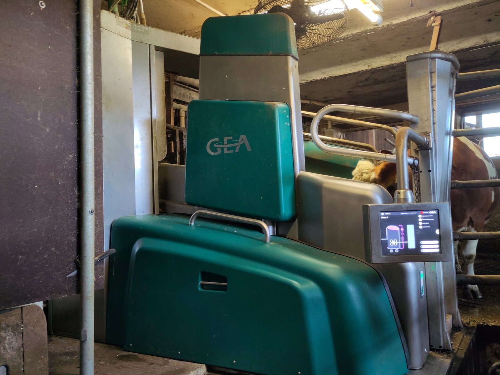 Melkroboter des Typs GEA Farm Technologies DairyRobot R9500, Gebrauchtmaschine in NeuhofZenn (Bild 1)