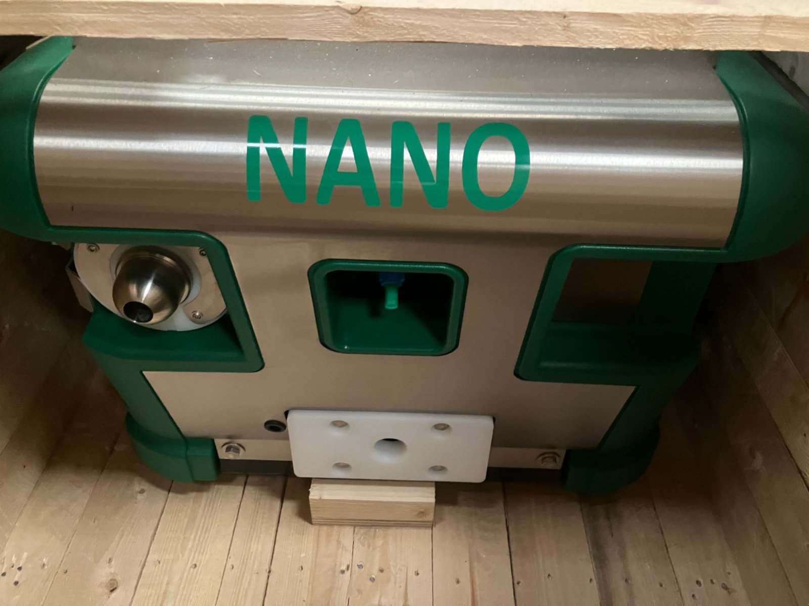 Melkroboter des Typs JOZ Nano mestrobot, Neumaschine in Sas van gent (Bild 1)