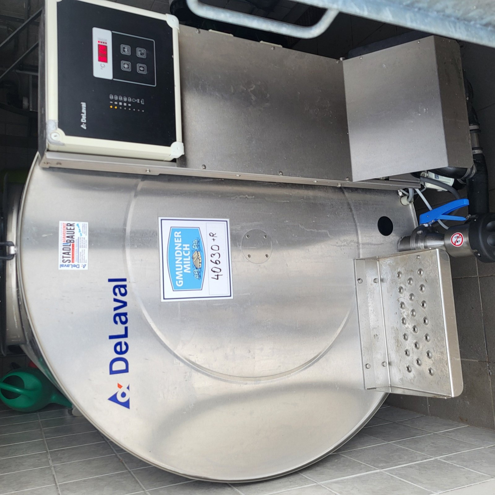 Milchkühltank des Typs De Laval DXCR 2000, Gebrauchtmaschine in St.Oswald (Bild 1)