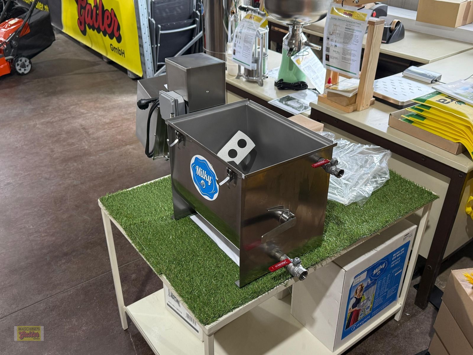 Milchkühlwanne του τύπου Sonstige Milky Buttermaschine FJ32-N, Neumaschine σε Kötschach (Φωτογραφία 1)