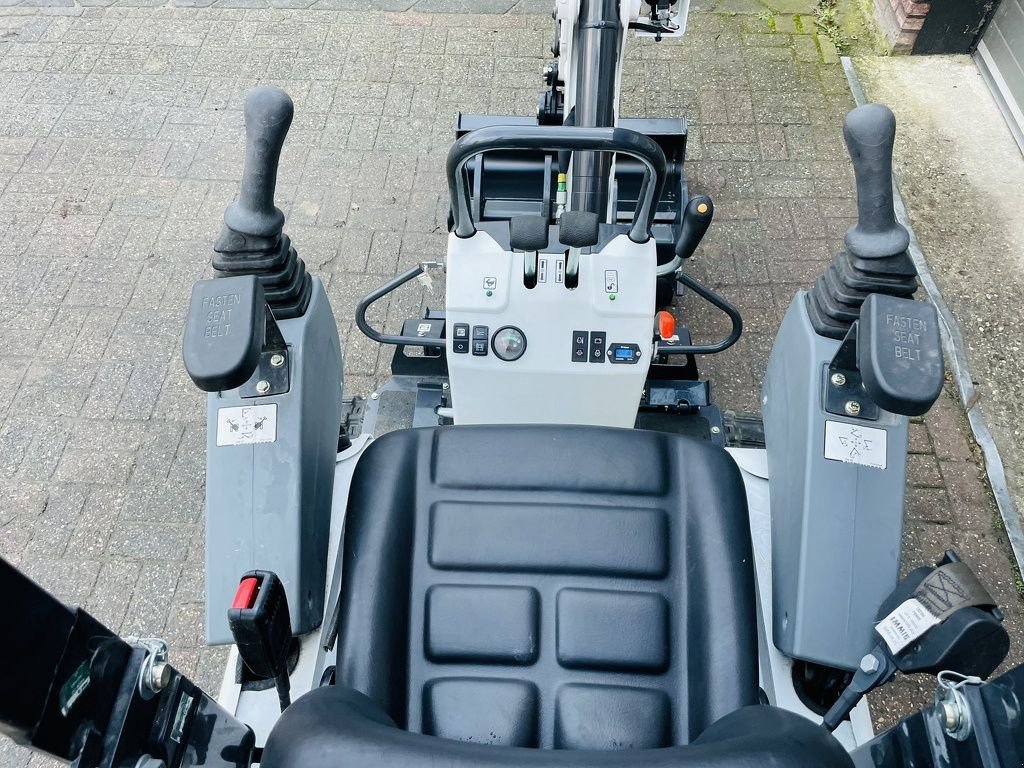 Minibagger van het type Bobcat E10z minigraver NIEUW incl CW05 wissel + 3 bakken, Neumaschine in Neer (Foto 9)