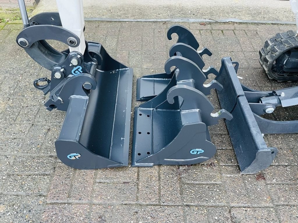 Minibagger van het type Bobcat E10z minigraver NIEUW incl CW05 wissel + 3 bakken, Neumaschine in Neer (Foto 4)