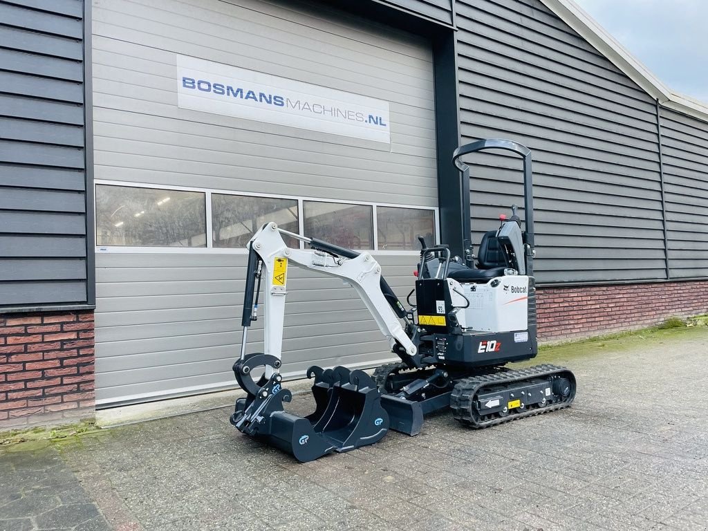 Minibagger van het type Bobcat E10z minigraver NIEUW incl CW05 wissel + 3 bakken, Neumaschine in Neer (Foto 3)