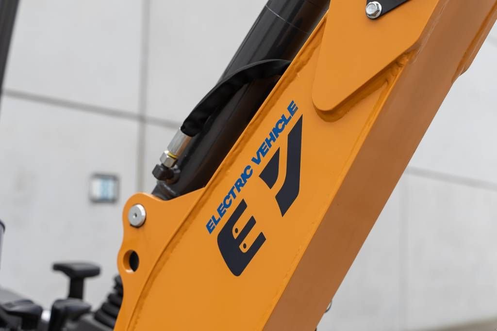 Minibagger of the type Case CX 15 EV, Neumaschine in Moerbeke (Picture 10)