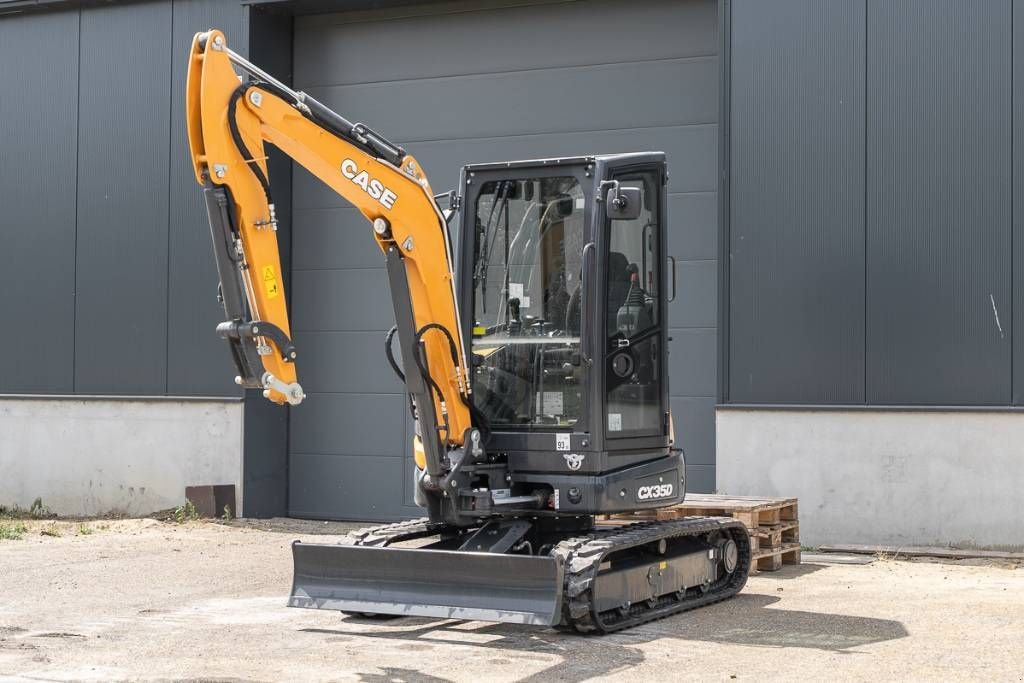 Minibagger of the type Case CX 35 D, Neumaschine in Moerbeke (Picture 1)
