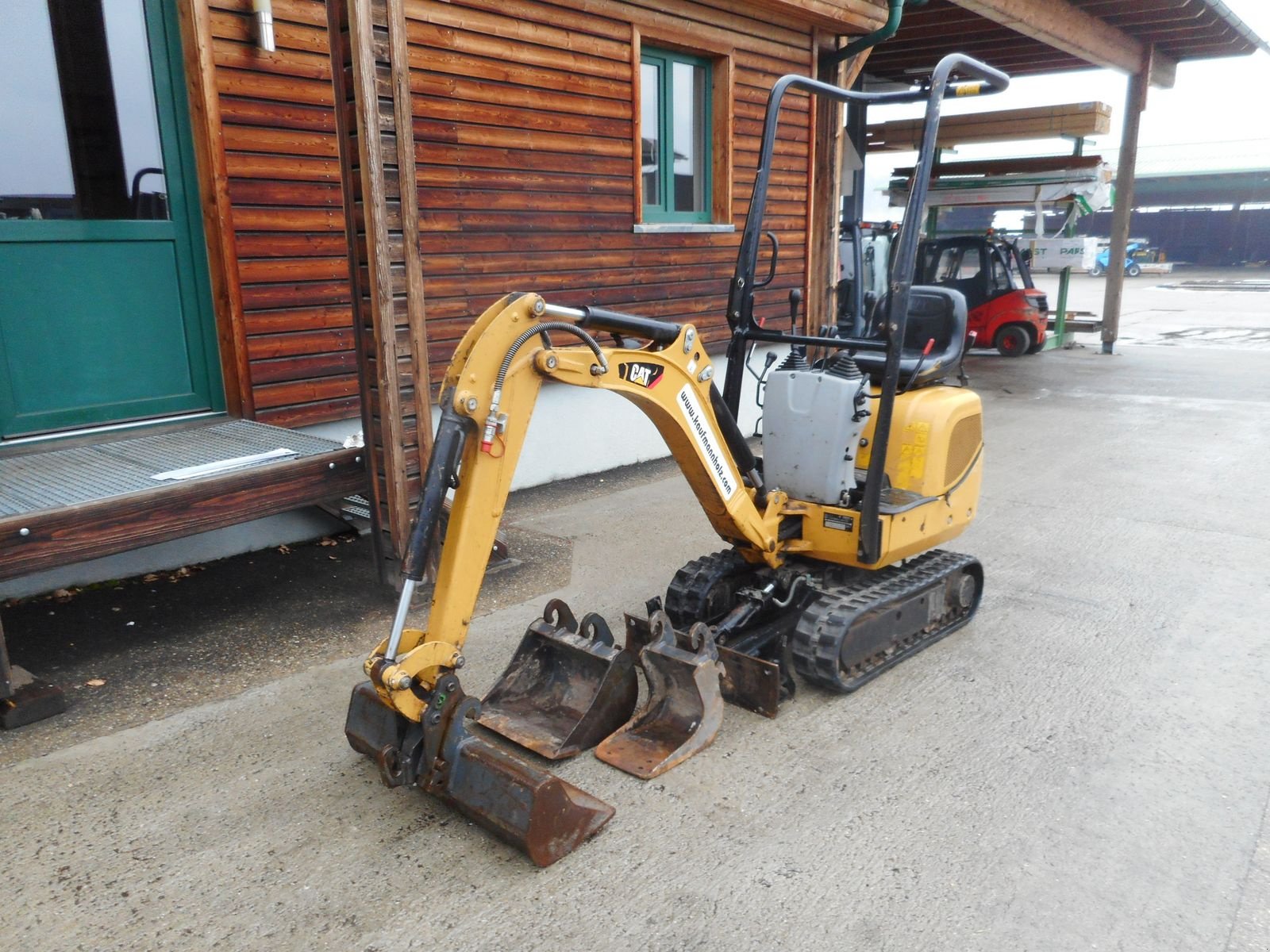 Minibagger от тип CAT 300.9D  ( 1.087kg ) mit SW + 3 Löffel, Gebrauchtmaschine в St. Nikolai ob Draßling (Снимка 2)