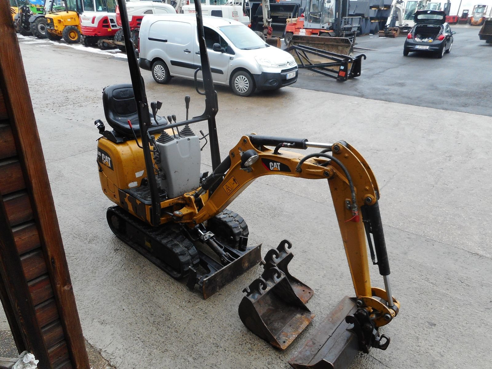 Minibagger от тип CAT 300.9D  ( 1.087kg ) mit SW + 3 Löffel, Gebrauchtmaschine в St. Nikolai ob Draßling (Снимка 4)