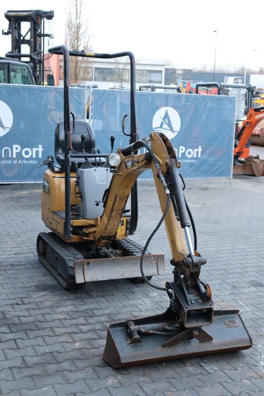 Minibagger van het type Caterpillar 300.9D, Gebrauchtmaschine in Antwerpen (Foto 8)