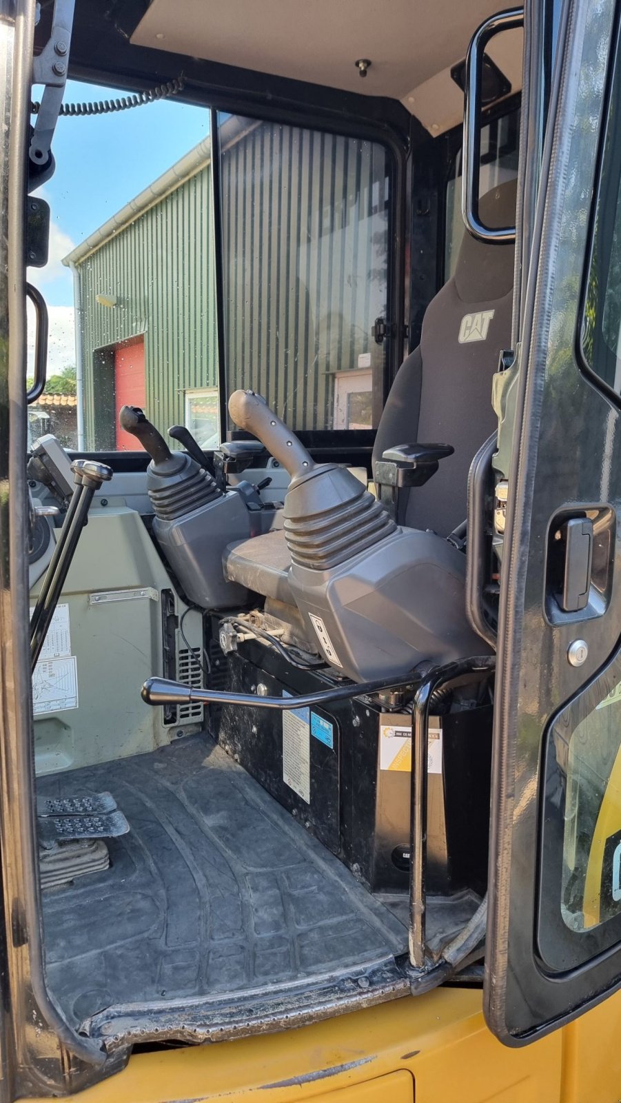 Minibagger van het type Caterpillar 303.5E CR, Gebrauchtmaschine in Assendelft (Foto 9)