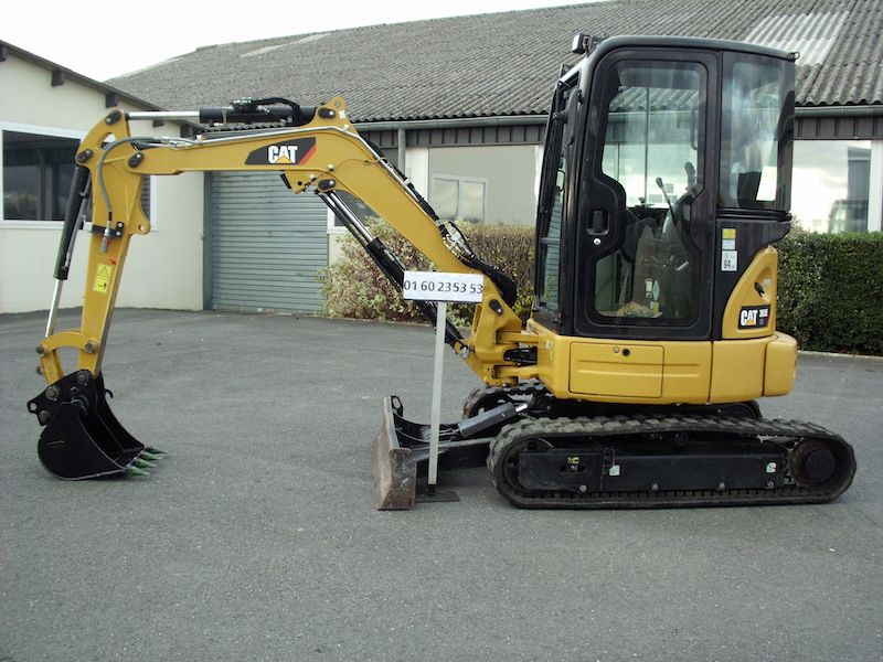 Minibagger des Typs Caterpillar 303E, Gebrauchtmaschine in St Cyr/Morin (Bild 1)