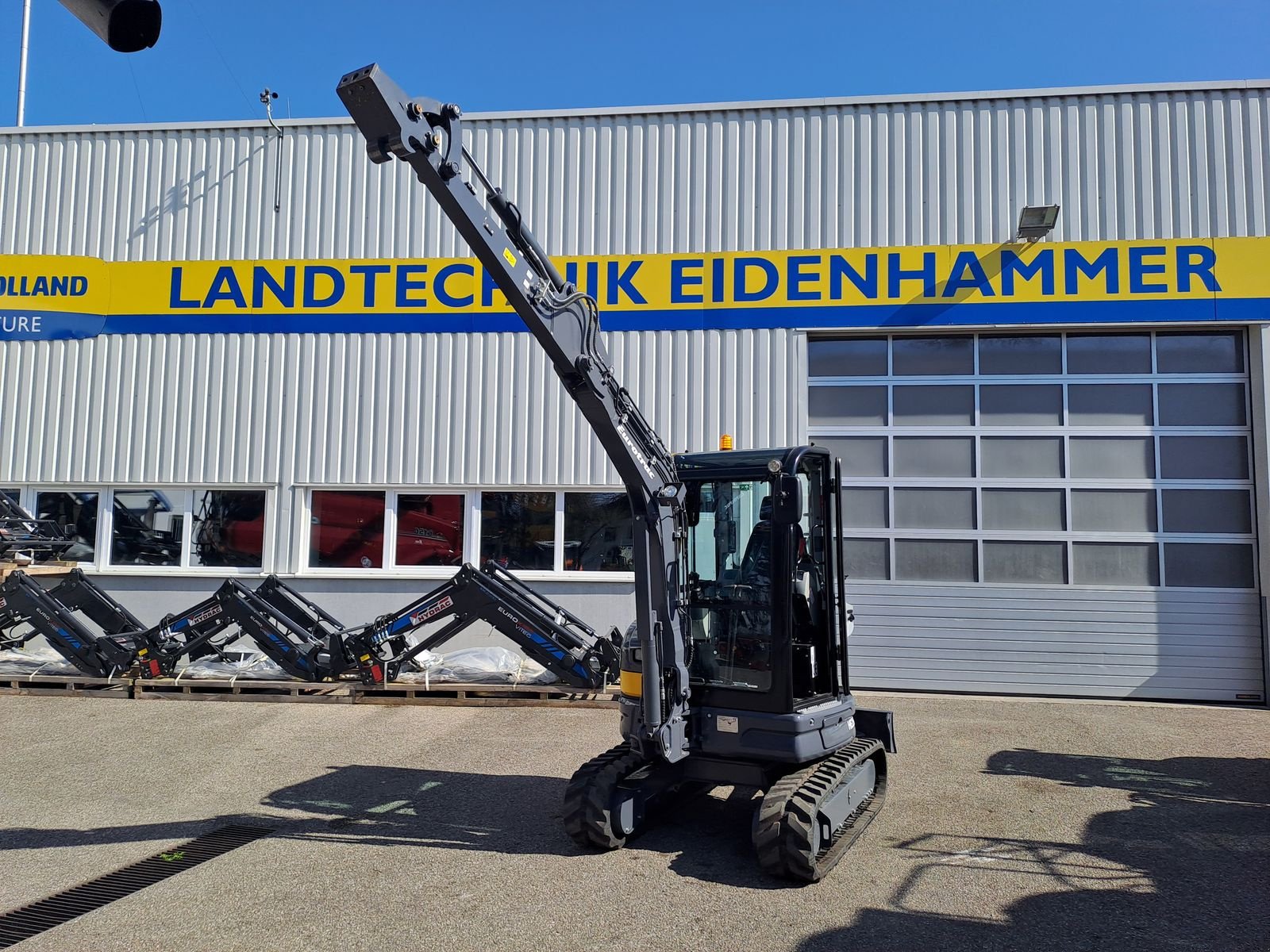 Minibagger des Typs Eurotrac HE26SR, Neumaschine in Burgkirchen (Bild 10)
