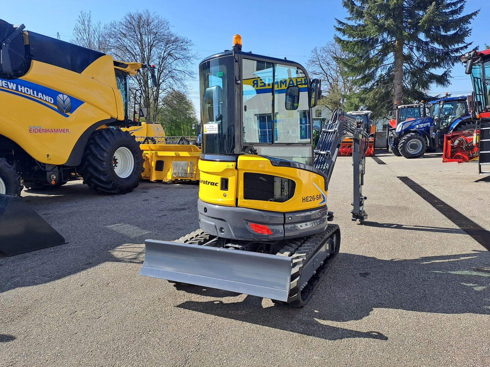 Minibagger des Typs Eurotrac HE26SR, Neumaschine in Burgkirchen (Bild 5)