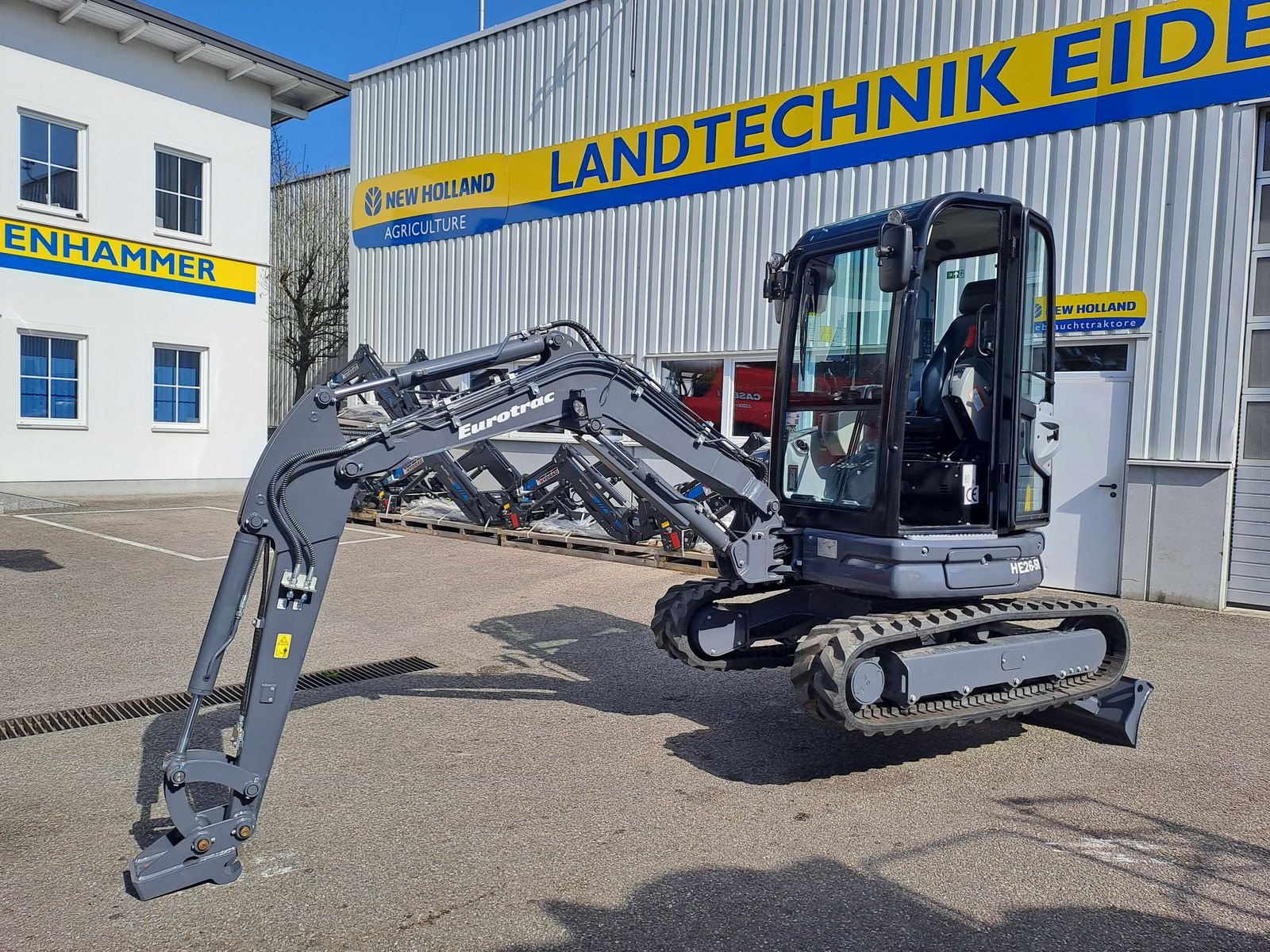 Minibagger des Typs Eurotrac HE26SR, Neumaschine in Burgkirchen (Bild 19)