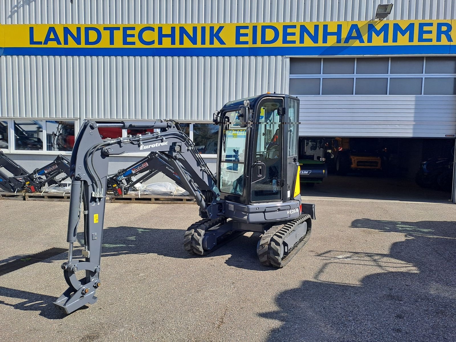 Minibagger des Typs Eurotrac HE26SR, Neumaschine in Burgkirchen (Bild 1)