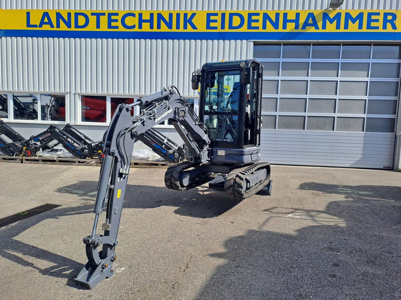 Minibagger des Typs Eurotrac HE26SR, Neumaschine in Burgkirchen (Bild 18)