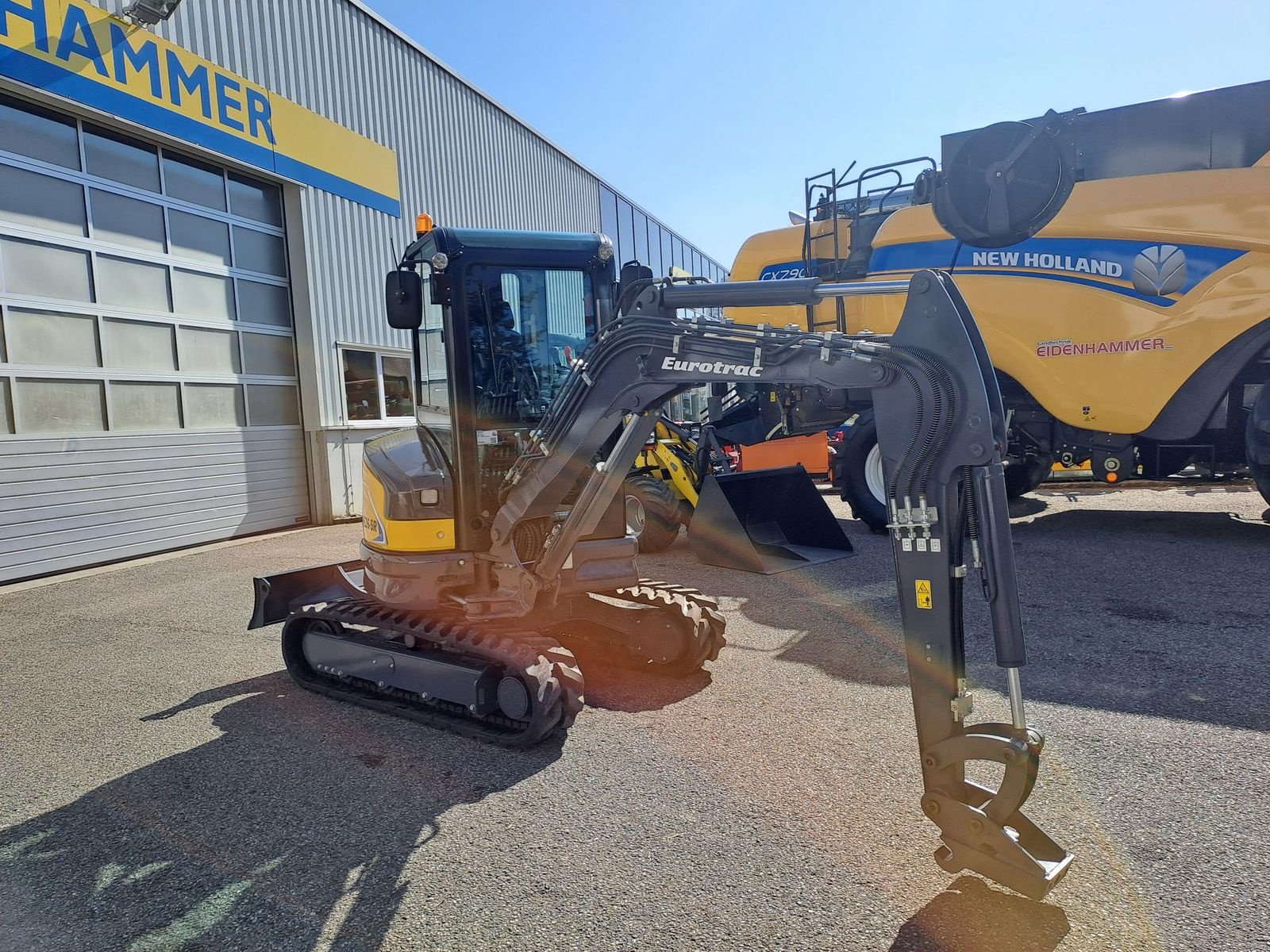 Minibagger des Typs Eurotrac HE26SR, Neumaschine in Burgkirchen (Bild 3)